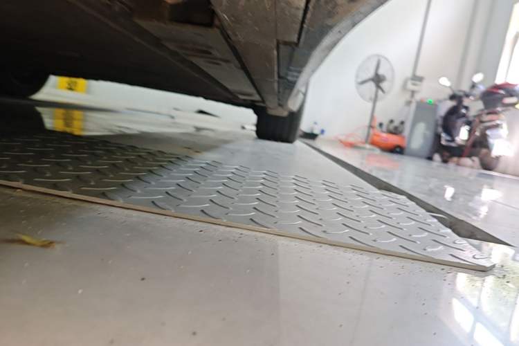 Used Nio ET5T 2025 75 kWh Touring Left Side Sill