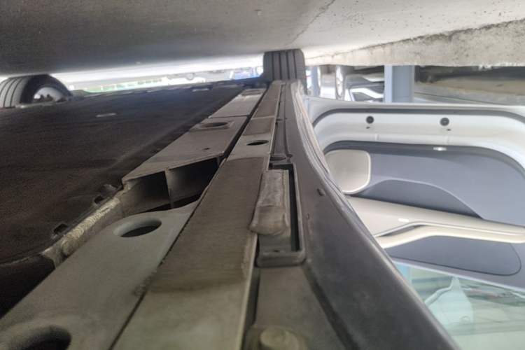 Used Nio ET5T 2025 75 kWh Touring Left Side Sill