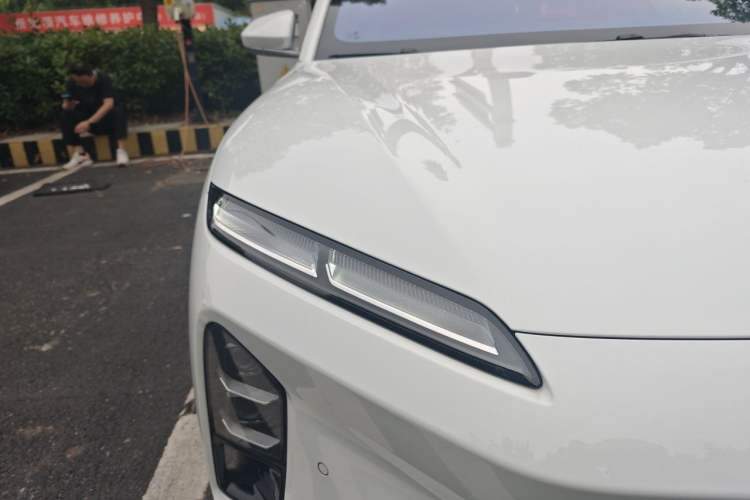 Used Nio ET5T 2025 75 kWh Touring Right Front Headlight