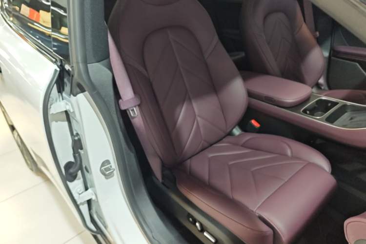 Used Nio ET5T 2025 75 kWh Touring Right Front Seat