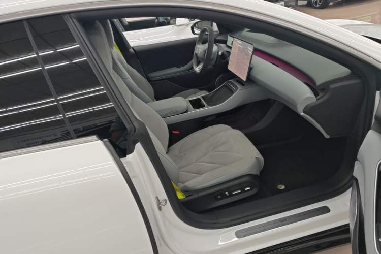 Used Nio ET5T 2025 75 kWh Touring Right Front Seat