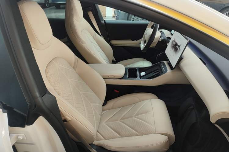 Used Nio ET5T 2025 75 kWh Touring Right Front Seat