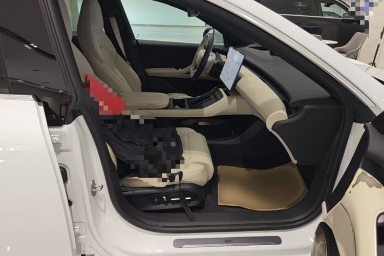 Used Nio ET5T 2025 75 kWh Touring Right Front Seat