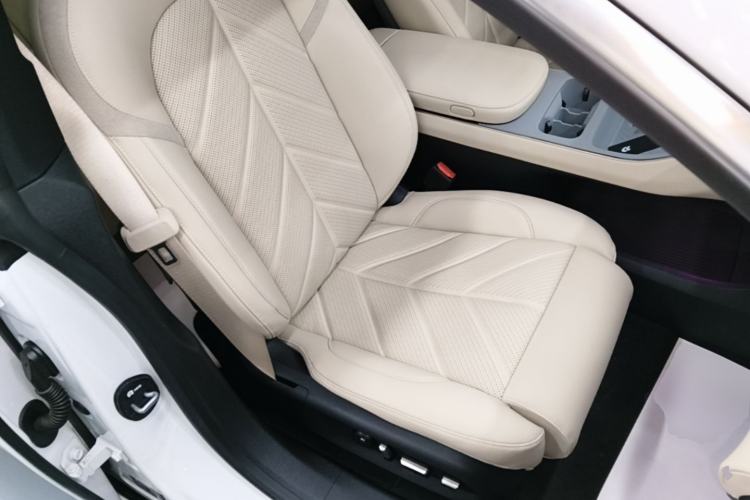 Used Nio ET5T 2025 75 kWh Touring Right Front Seat