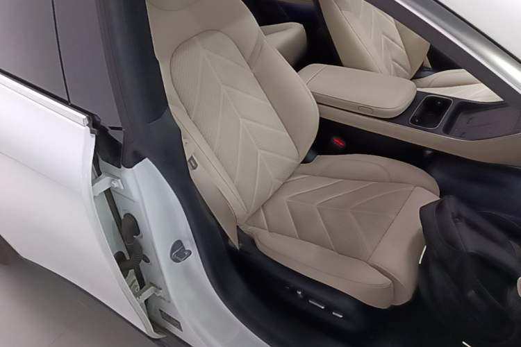 Used Nio ET5T 2025 75 kWh Touring Right Front Seat