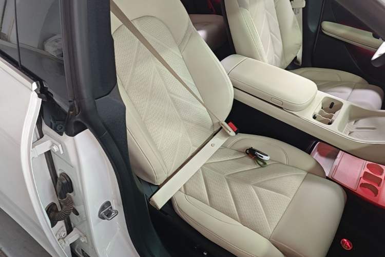 Used Nio ET5T 2025 75 kWh Touring Right Front Seat