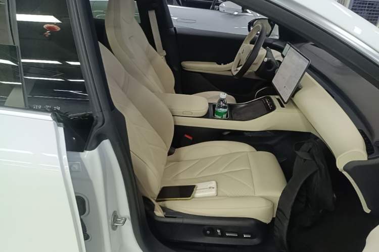 Used Nio ET5T 2025 75 kWh Touring Right Front Seat