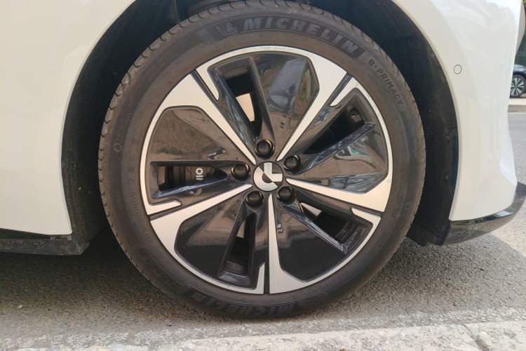 Used Nio ET5T 2025 75 kWh Touring Right Front Wheel Hub