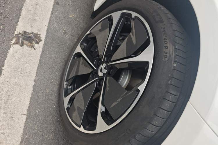 Used Nio ET5T 2025 75 kWh Touring Right Front Wheel Hub