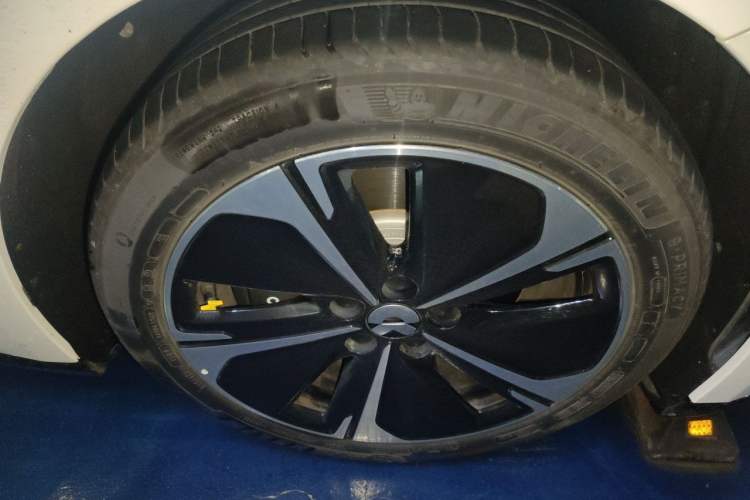 Used Nio ET5T 2025 75 kWh Touring Right Front Wheel Hub