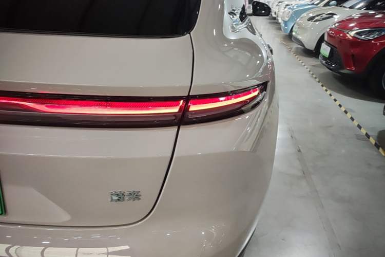 Used Nio ET5T 2025 75 kWh Touring Right Rear Taillight
