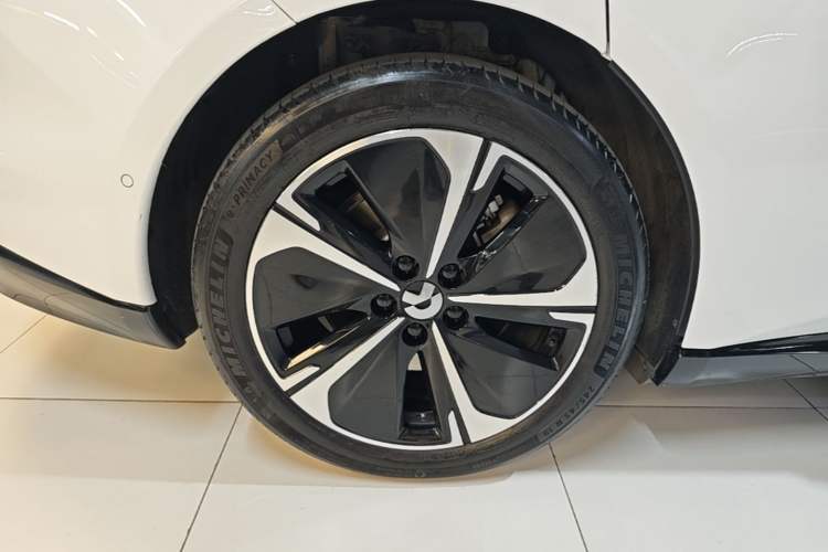 Used Nio ET5T 2025 75 kWh Touring Right Rear Wheel Hub