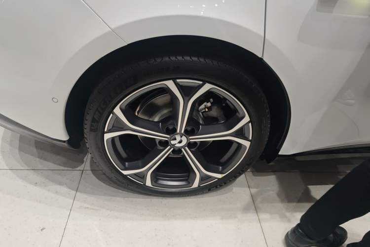 Used Nio ET5T 2025 75 kWh Touring Right Rear Wheel Hub