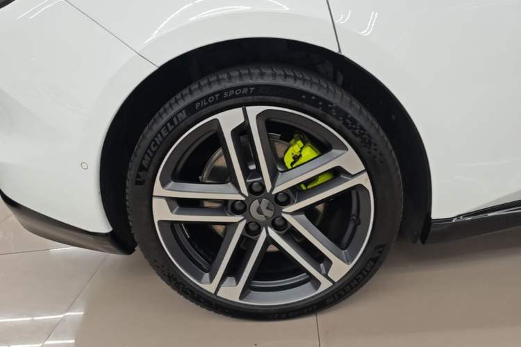 Used Nio ET5T 2025 75 kWh Touring Right Rear Wheel Hub