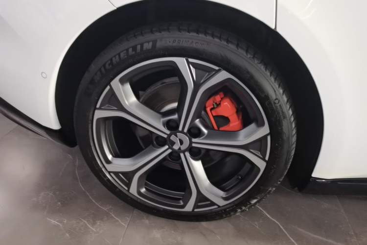 Used Nio ET5T 2025 75 kWh Touring Right Rear Wheel Hub