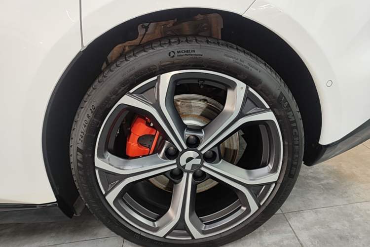 Used Nio ET5T 2025 75 kWh Touring Right Rear Wheel Hub