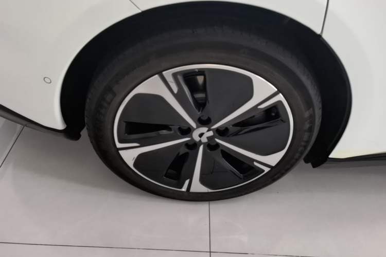 Used Nio ET5T 2025 75 kWh Touring Right Rear Wheel Hub