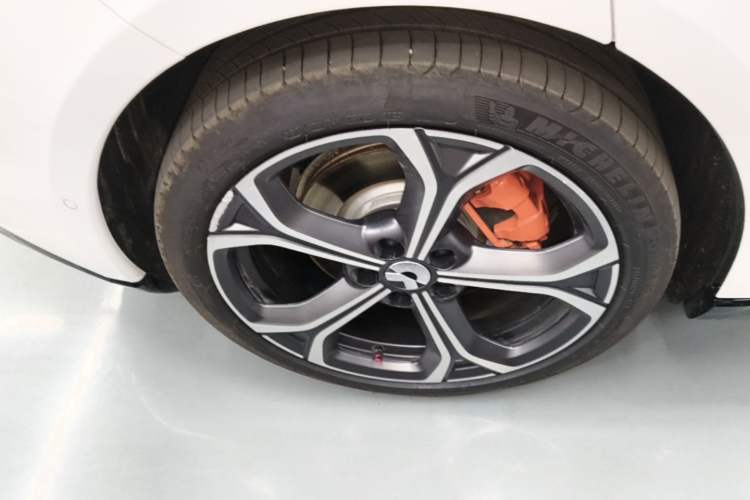 Used Nio ET5T 2025 75 kWh Touring Right Rear Wheel Hub