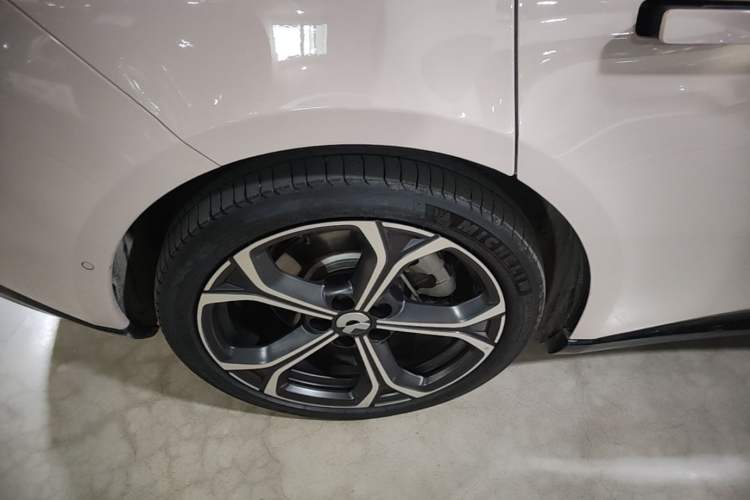 Used Nio ET5T 2025 75 kWh Touring Right Rear Wheel Hub