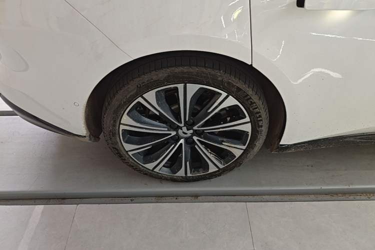Used Nio ET5T 2025 75 kWh Touring Right Rear Wheel Hub