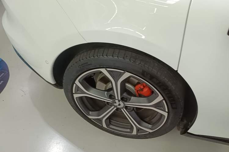 Used Nio ET5T 2025 75 kWh Touring Right Rear Wheel Hub
