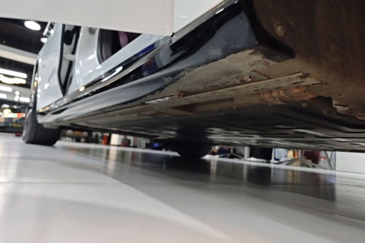 Used Nio ET5T 2025 75 kWh Touring Right Side Sill