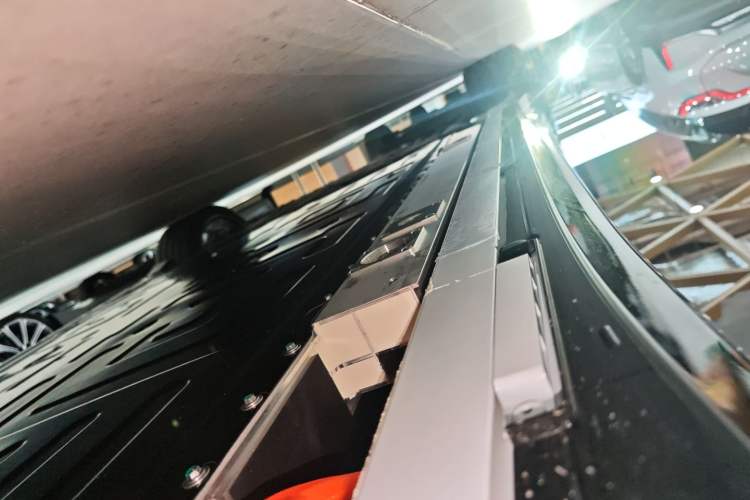 Used Nio ET5T 2025 75 kWh Touring Right Side Sill