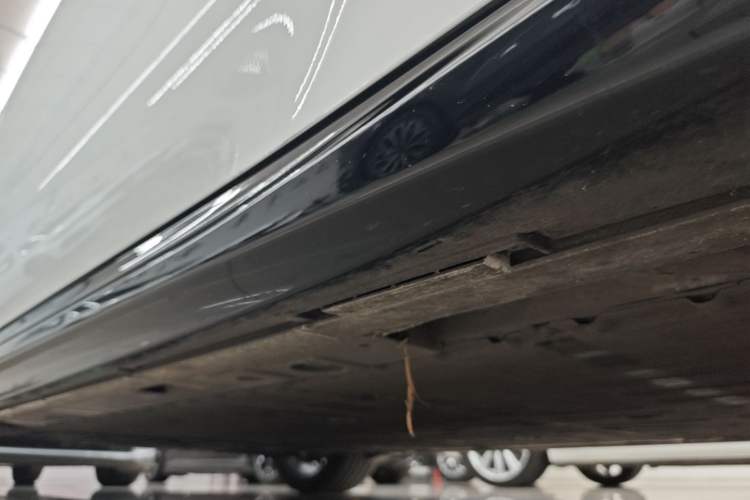 Used Nio ET5T 2025 75 kWh Touring Right Side Sill