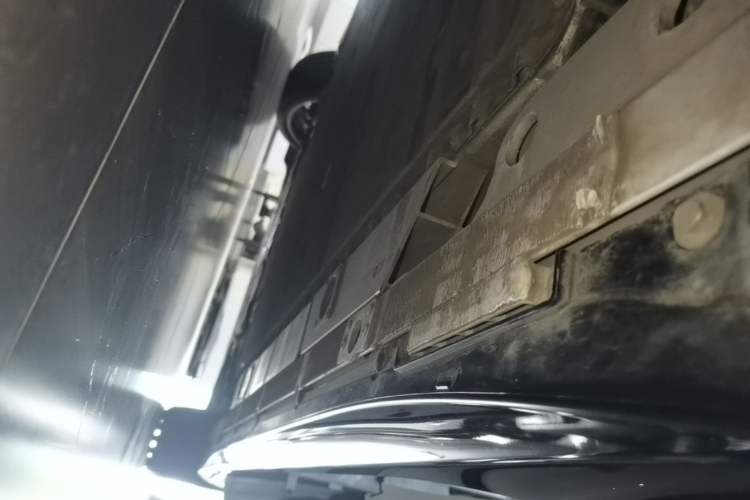 Used Nio ET5T 2025 75 kWh Touring Right Side Sill