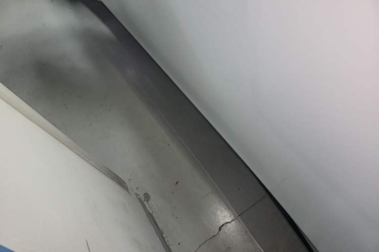Used Nio ET5T 2025 75 kWh Touring Right Side Sill