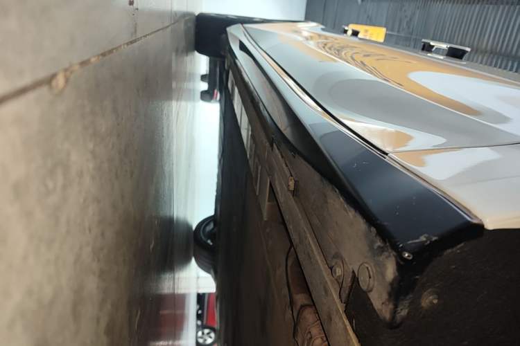 Used Nio ET5T 2025 75 kWh Touring Right Side Sill
