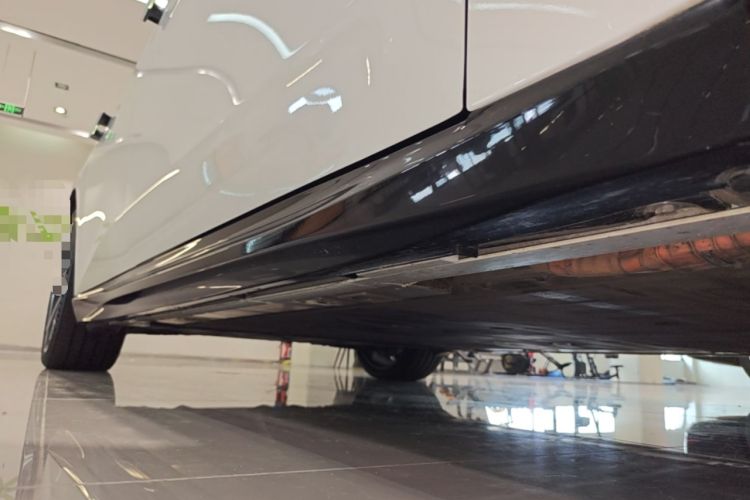 Used Nio ET5T 2025 75 kWh Touring Right Side Sill