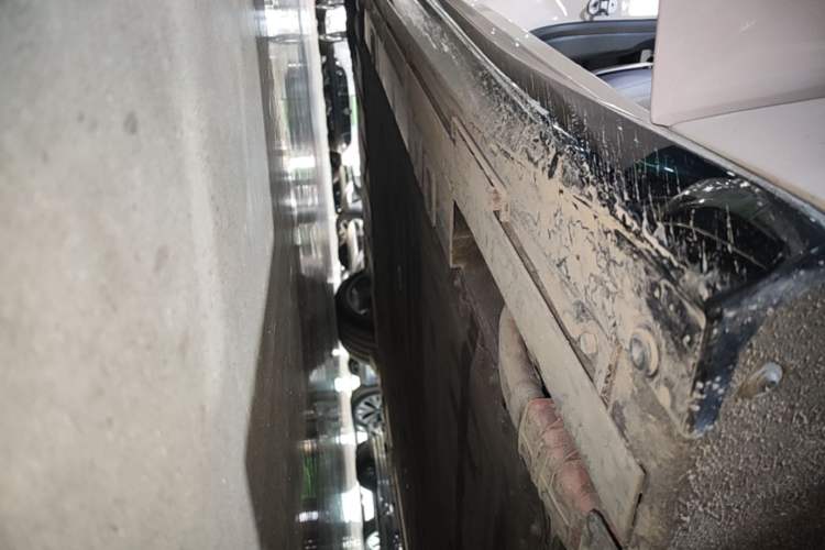 Used Nio ET5T 2025 75 kWh Touring Right Side Sill