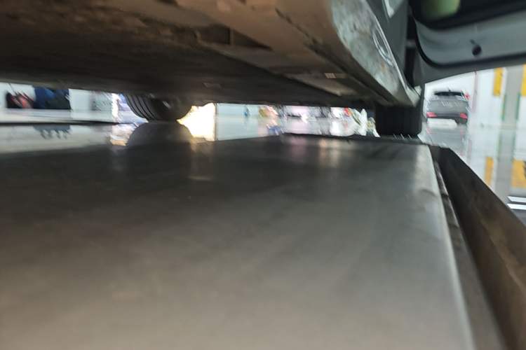 Used Nio ET5T 2025 75 kWh Touring Right Side Sill