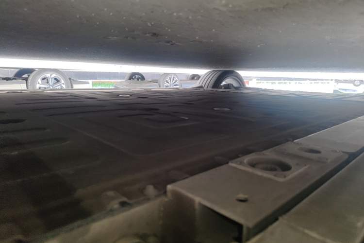 Used Nio ET5T 2025 75 kWh Touring Right Side Sill
