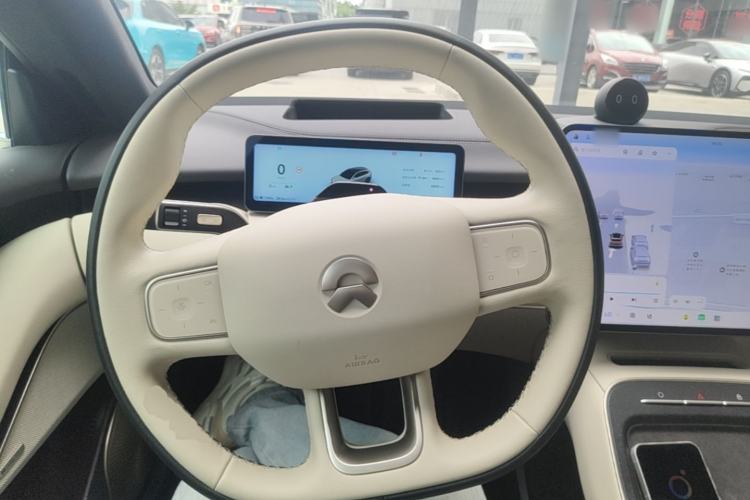 Used Nio ET5T 2025 75 kWh Touring Steering Wheel