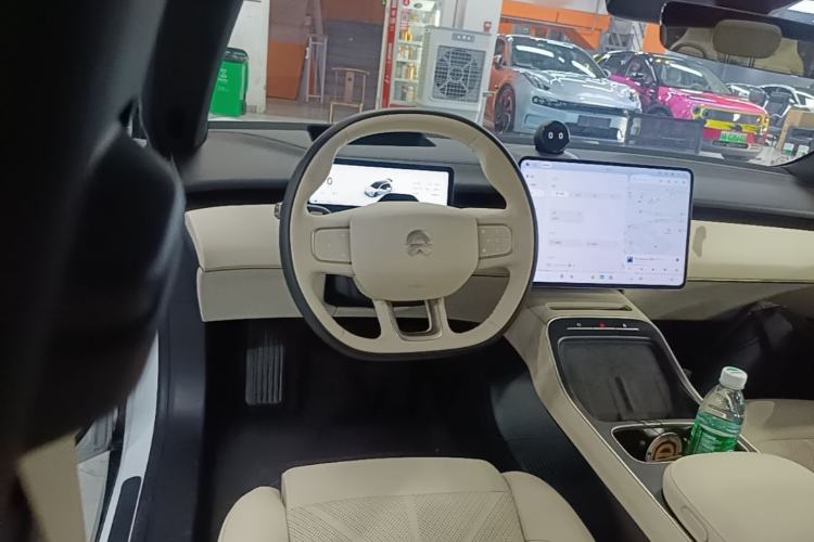 Used Nio ET5T 2025 75 kWh Touring Steering Wheel