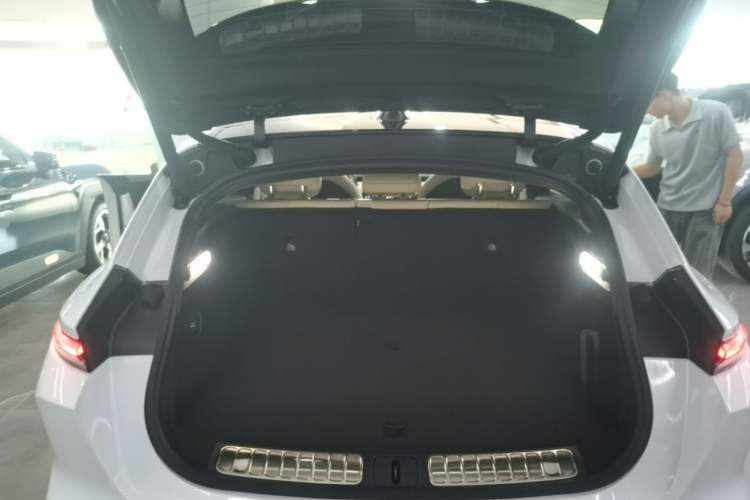 Used Nio ET5T 2025 75 kWh Touring Trunk