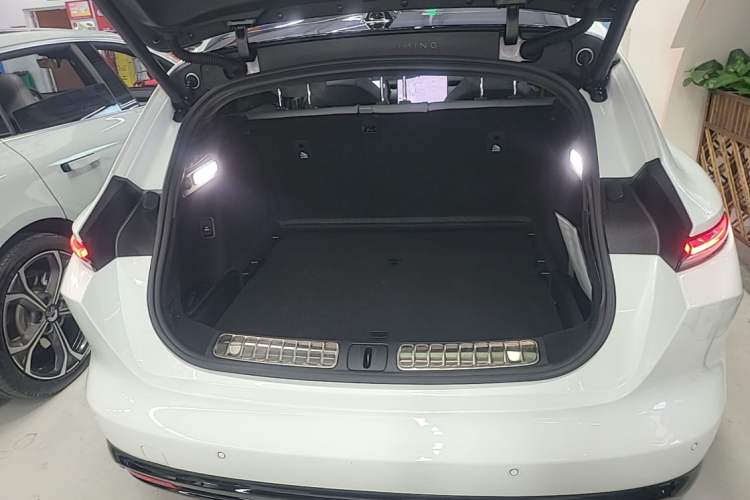 Used Nio ET5T 2025 75 kWh Touring Trunk