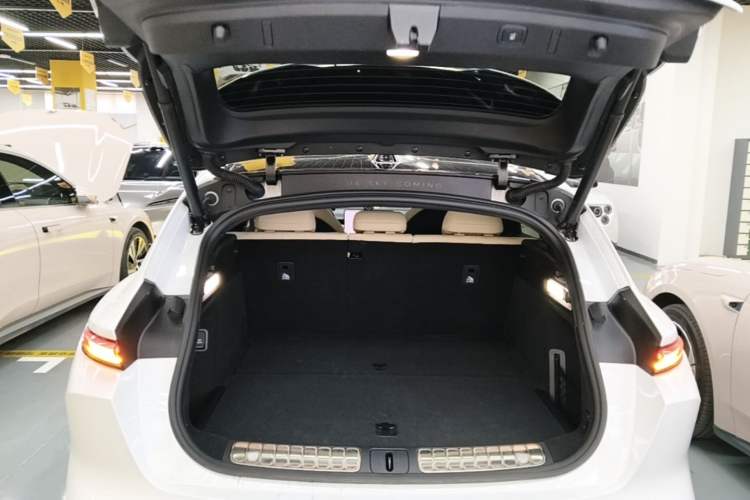 Used Nio ET5T 2025 75 kWh Touring Trunk
