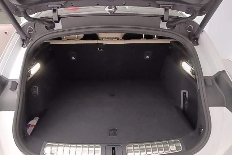 Used Nio ET5T 2025 75 kWh Touring Trunk