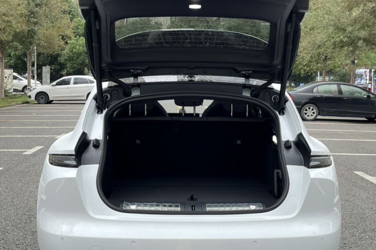 Used Nio ET5T 2025 75 kWh Touring Trunk