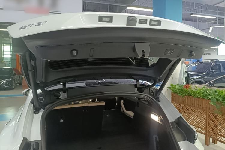 Used Nio ET5T 2025 75 kWh Touring Trunk