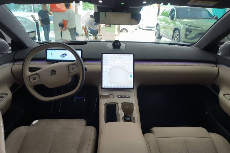 Used Nio ET7 2024 75 kWh Executive Edition Center Console