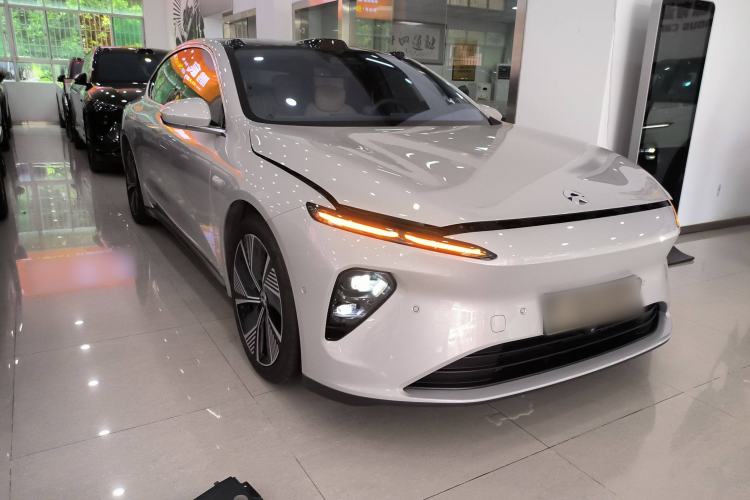 Used Nio ET7 2024 75 kWh Executive Edition Front Right 45 Deg