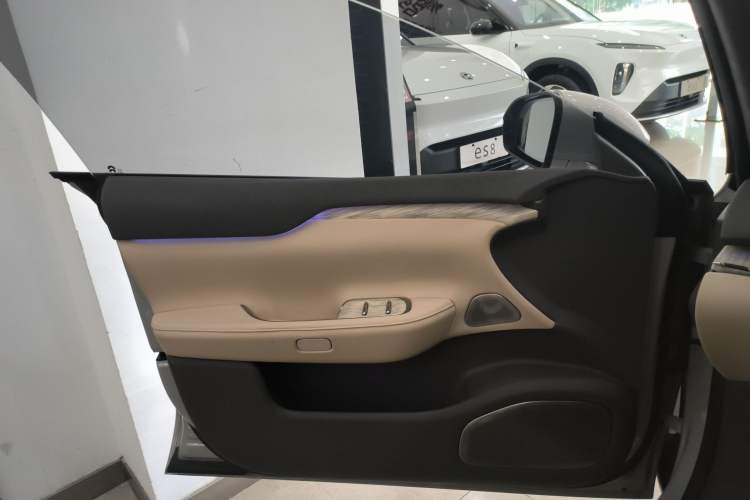 Used Nio ET7 2024 75 kWh Executive Edition Left Front Door Interior