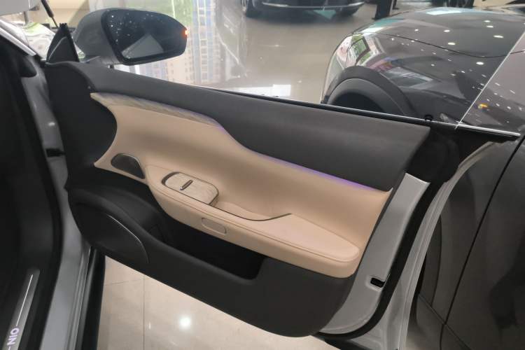 Used Nio ET7 2024 75 kWh Executive Edition Right Front Door Interior