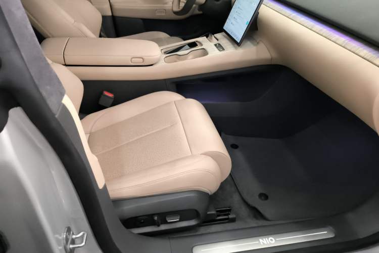 Used Nio ET7 2024 75 kWh Executive Edition Right Front Seat