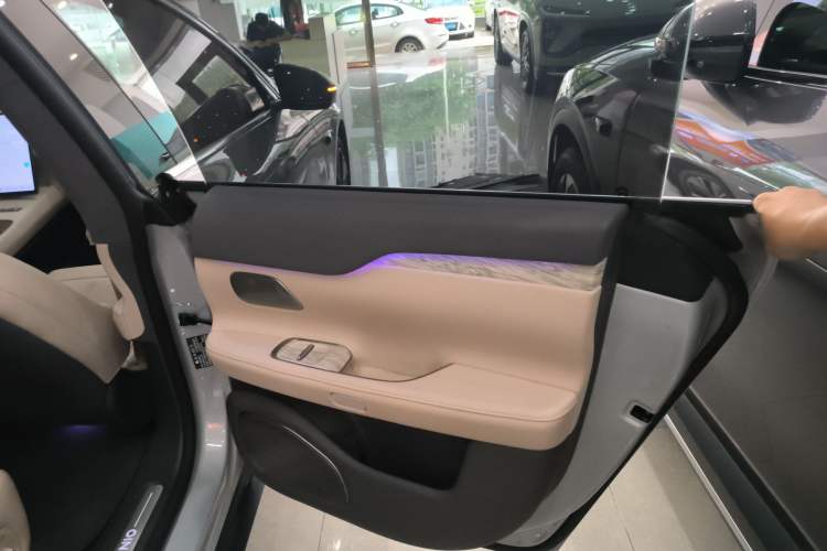 Used Nio ET7 2024 75 kWh Executive Edition Right Rear Door Interior