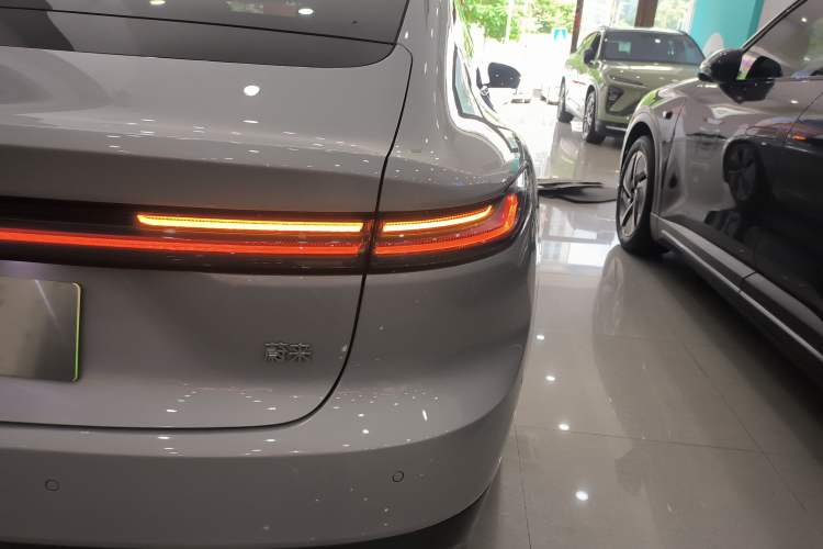 Used Nio ET7 2024 75 kWh Executive Edition Right Rear Taillight